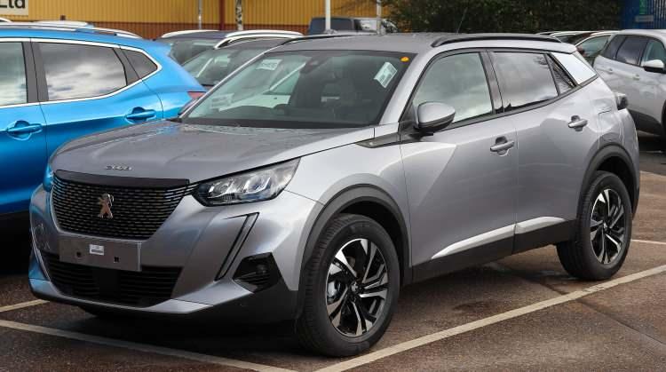 <p>10. Peugeot 2008 -<strong> 4 bin 423</strong></p>