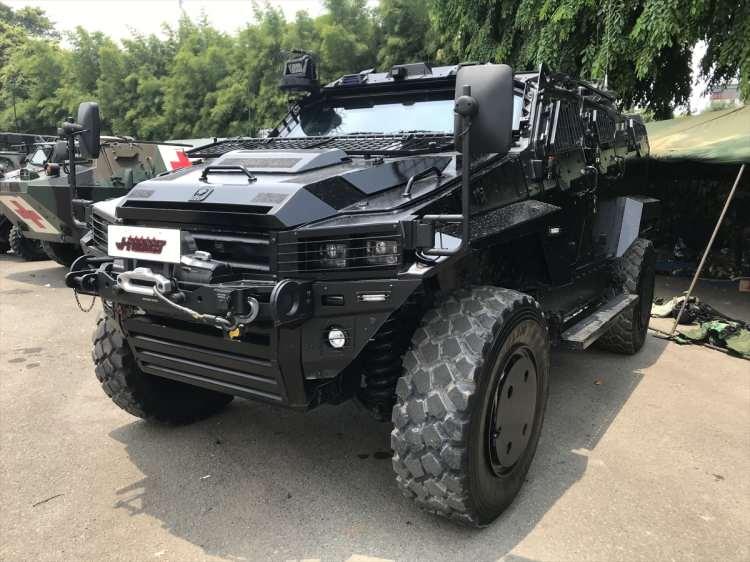 <p>Yörük 4x4, saatte 140 kilometre maksimum seyir hızında ağır yük taşıyabilen, yeni nesil taktik zırhlı araç olarak geliştirildi.</p>
<p>Kendi segmentindeki bir araçtan beklenenin ötesinde yüksek mayın/el yapımı patlayıcı korumasına sahip araç, ayrıca seviye 1'den 4'e kadar ölçeklenebilir balistik koruma sunuyor.</p>