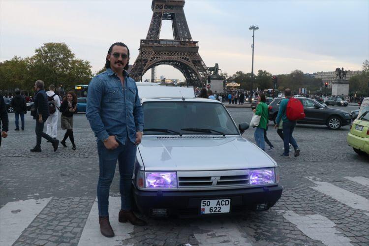 <p>Fransa'nın başkenti Paris'te yaşayan Ürgüplü Korhan Sakarya'nın Türkiye'den getirdiği Şahin aracı dikkatleri üzerinde topluyor.</p>
