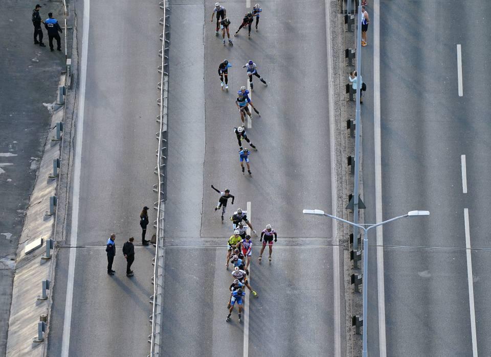 <p>44. N Kolay İstanbul Maratonu başladı. Paten yarışıyla başlayan koşuda, 2. start ise tekerlekli sandalye sporcuları için verildi. </p>

<p> </p>
