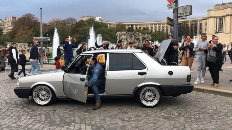 <p><strong>Türk Şahin'i, Lamborghini'den, Ferrari'den daha çok dikkat çekiyor</strong></p>

<p> Sakarya, arabasını yolda görenlerin şaşırdığını ve çok ilgi duyduğunu belirterek "(Şahin) Burada Lamborghini'den, Ferrari'den daha çok dikkat çekiyor." ifadesini kullandı.</p>
