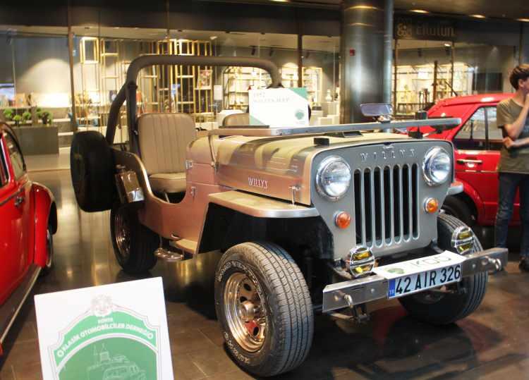 <p>Sergide, Cumhuriyetin 99. yılı olması sebebiyle 99 klasik araç sergileniyor. Klasik otomobillerin bazıları 1950’lerden, bazıları 60’lardan bazıları daha da 1940’lardan günümüze geliyor. </p>