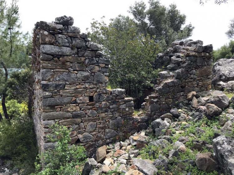 <p>Ayrıca Kissebükü Geç Antik Çağ Kenti, 5. ve 7. Yüzyıl Bizans dönemine ışık tutacak bilgiler saklaması nedeniyle arkeolojik açıdan önem taşımaktadır.</p>
