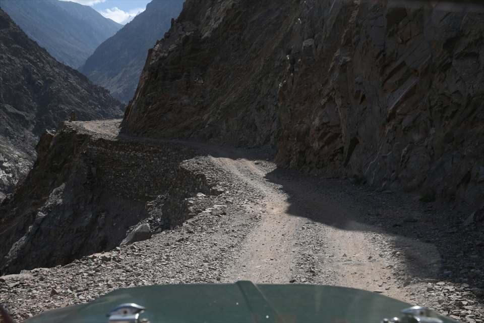 <p>Fairy Meadows, tehlikeli yüksek rakım, istikrarsız ve dar dağ yolları sebebiyle dünyadaki en korkutucu yollar arasında gösteriliyor.</p>

<p> </p>
