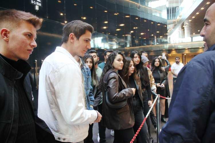 <p>Konya’da düzenlenen Türkiye'nin en büyük kapalı alan Klasik Otomobil Sergisindeki otomobiller göz kamaştırıyor.</p>
<p>Selçuklu Kongre Merkezinde düzenlenen Türkiye’nin en büyük kapalı alan Klasik Otomobil Sergisi devam ediyor. </p>