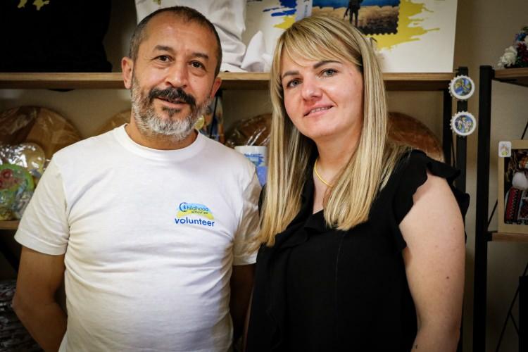 <p><strong>'İNSAN OLARAK BİRİNE YARDIM ETMEK GÜZEL BİR DUYGU'</strong></p>

<p> </p>

<p>Yardımların gönderilmesiyle ilgili yasal yollar kullandığını ve izinli kargo şirketleriyle gönderim sağlandığını aktaran Çete, <strong>"insan olarak birine yardım etmek güzel bir duygu ama keşke savaş olmasaydı ve biz bunları yapmamış olsaydık. Satılan bilete karşılık olarak biz ürünleri alıyor ve yasal izinli olan kargo şirketleriyle gönderiyoruz”</strong> dedi. </p>
