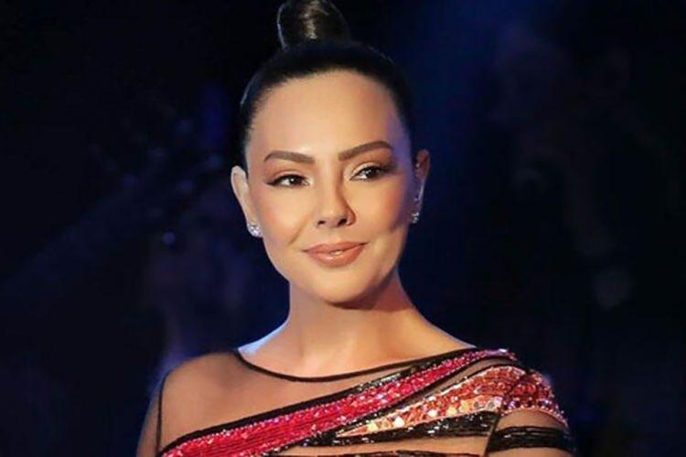 <p><span style="color:#B22222"><strong>EBRU GÜNDEŞ</strong></span></p>

<p><strong>Şarkıcı Gündeş'te o günden sonra başarı basamaklarını hızlı bir şekilde tırmanmıştı. İki ünlü isim son dönemde hem şarkılarıyla hem de çıktıkları porgramlarla adlarından söz etmeye devam ediyorlar. </strong></p>
