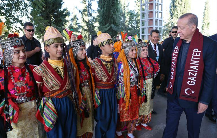 Cumhurbaşkanı Erdoğan'a Gaziantep'te renkli karşılama