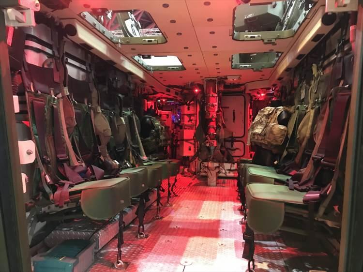 <p>"Karada da saatte 70 kilometre sürate erişebiliyor. Aracımızda toplam 21 personel taşıyabiliyoruz. </p>
