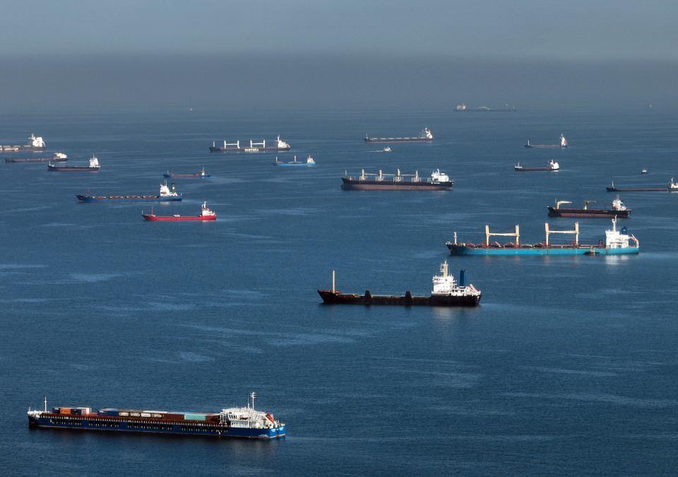 <p>Geminin bugün gün içerisinde denetimden geçmek üzere İstanbul Boğazı açıklarına demir atarak denetleneceği ve denetim sonrasında yoluna devam edeceği öğrenildi.<br />
</p>