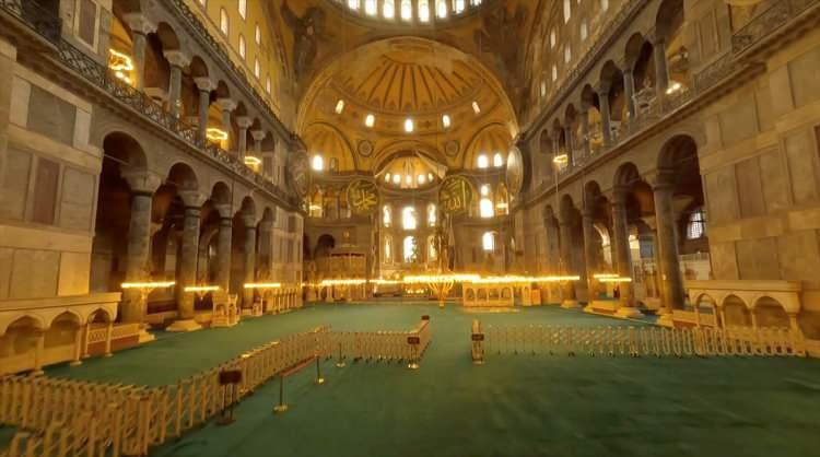 <p>Sanat ve mimarlık tarihi bakımından dünya çapında bir şaheser kabul edilen Ayasofya-i Kebir Cami-i Şerifi'nin FPV dron ile çekilen görüntüleri, izleyenleri tarih yolculuğuna çıkarırken, eşsiz görselliğiyle de büyülüyor</p>
