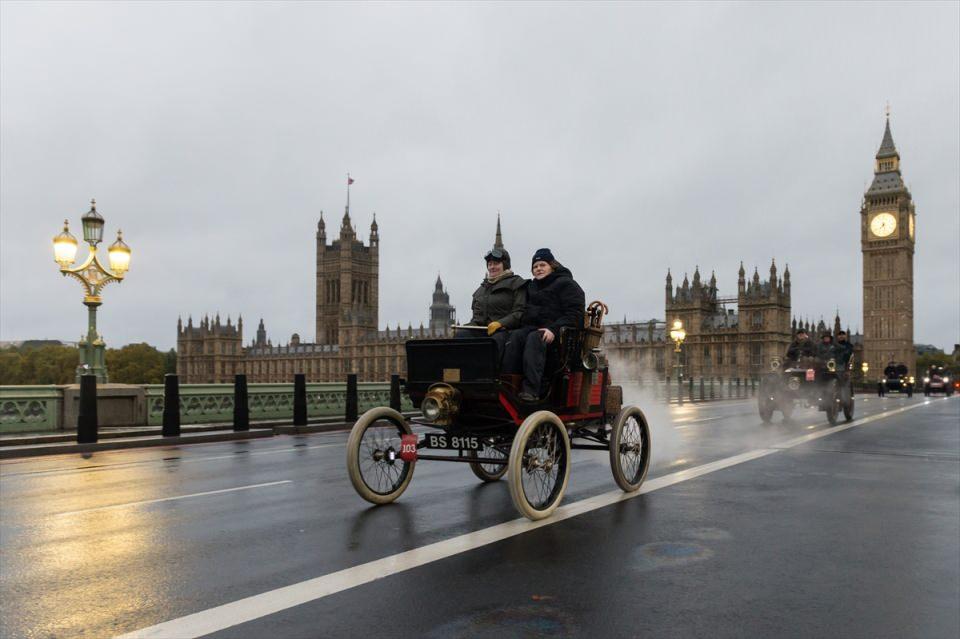<p>İngiltere'nin başkenti Londra'da düzenlenen antika otomobil yarışı Hyde Park'ta başlayarak İngiltere'nin güneyindeki kıyı kenti Brighton'da son buldu. </p>

<p> </p>

<p> </p>

