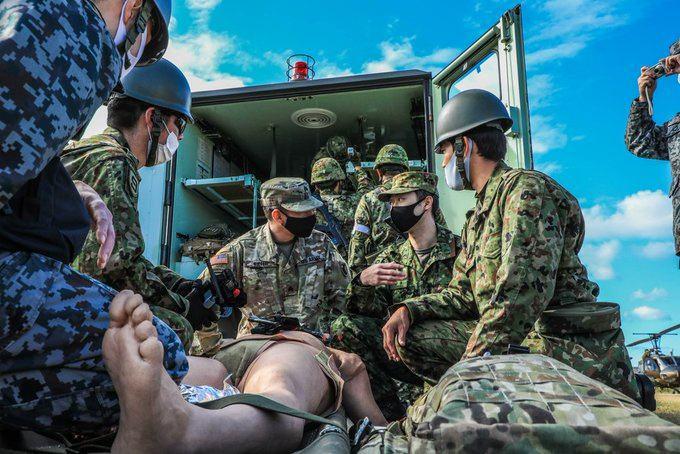 <p>Japonya Öz Savunma Kuvvetleri (SDF) ile ABD ordusu, iki yılda bir düzenlenen "Keen Sword" tatbikatını, Japonya'nın güneybatısındaki adalar çevresinde başlattı.</p>
