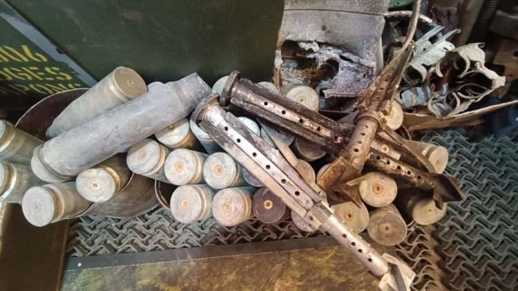 <p>Kiev’de, Rusya-Ukrayna savaşı sırasında elde edilen Rusya’ya ait askeri ekipmanların satıldığı bir mağaza açıldı. </p>
