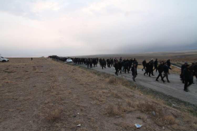 <p> Kazada yanarak tanınmaz hale gelen kişiler için cesetlerden ve ailelerinden örnekler alındı. </p>