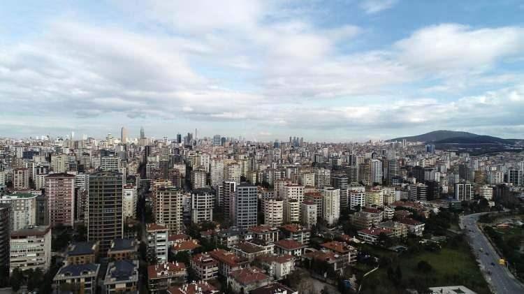 <p> Biz size kiralıyoruz gayrimenkulü, siz alt kirayla gidiyorsunuz yabancı vatandaşlara ya da kimliği belli olmayan kişilere kiraya veriyorsunuz. Benden 5 bin liraya kiralıyorsunuz gidip 10 bin liraya başkasına kiraya veriyorsunuz. Bu gibi durumlarla karşılaşıyoruz" dedi.</p>
