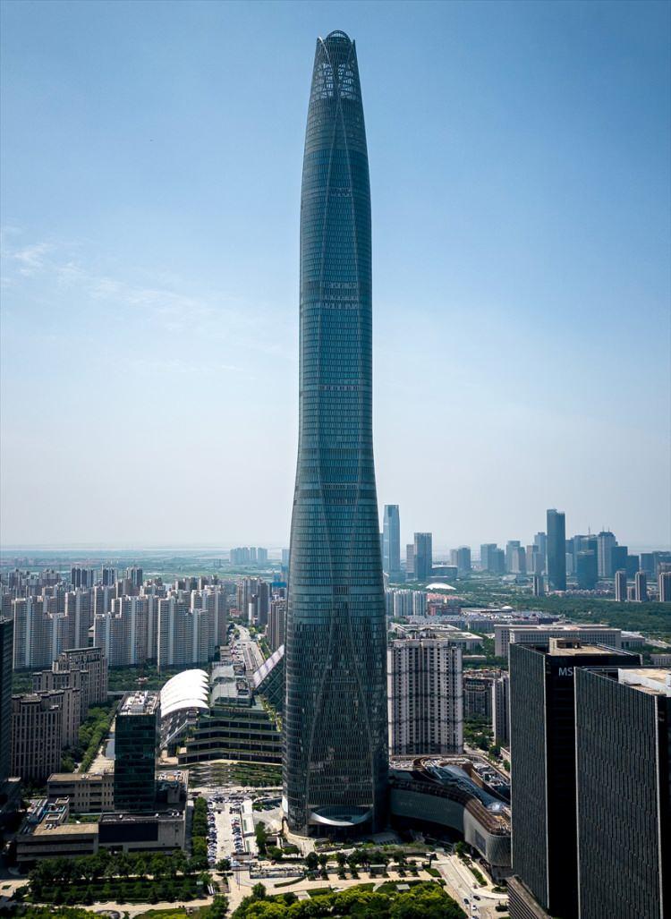 <p> Fotoğrafta, Çin'in Tianjin kentindeki yapımı 2019'da tamamlan 530 metre yüksekliğe sahip ve 100 katlı gökdelen Tianjin CTF Finance Center görülüyor.</p>
