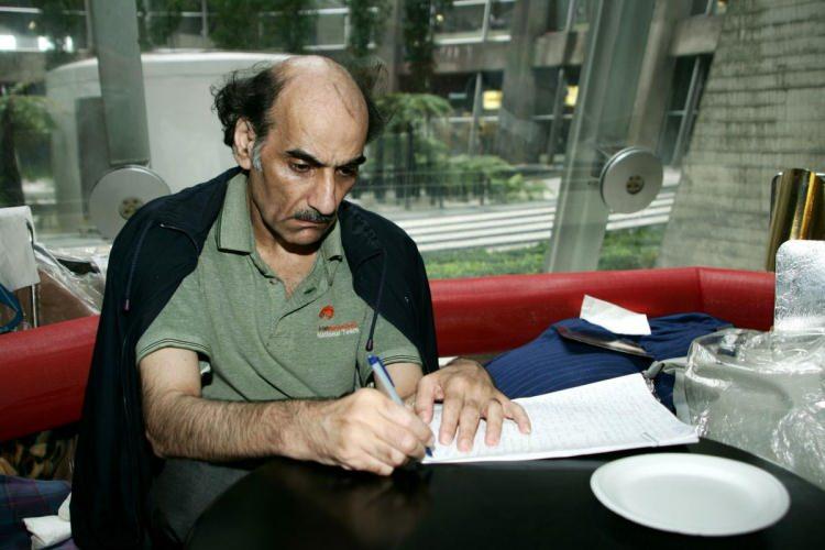 <p>Nasseri, İngiliz vatandaşı annesinin yanına gitmek istediği sırada Paris’te içerisinde mülteci evraklarının ve belgelerinin bulunduğu çantayı kaybetmiş ve Fransız polisi tarafından 1988'de tutuklanmıştı.</p>