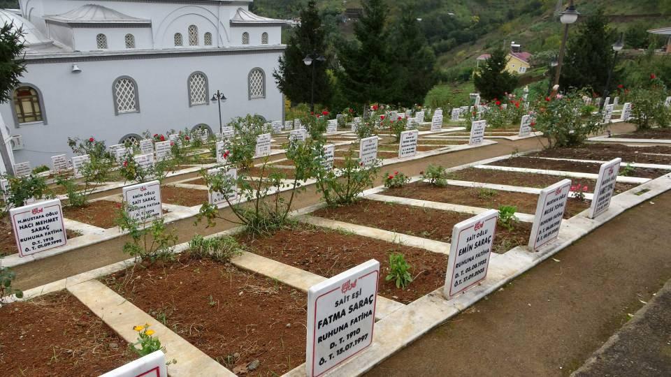 <p>10 yıl önce hayalini gerçekleştirdiğini belirten emekli öğretmen Neşat Köse, “Öğretmenliğim sırasında Çanakkale’ye geziye gitmiştim. Çanakkale’de şehitlikleri dolaşırken oradakilerin çok düzenli olduğunu gördüm.</p>
