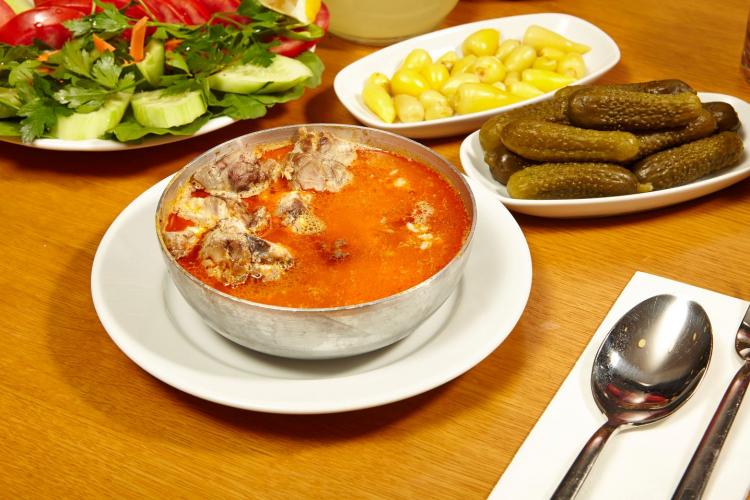 <p>Kış aylarının vazgeçilmez lezzetlerinin şifa kaynağı olduğunu herkes bilir. Ancak Türk mutfağından çıkan çorbaların muazzam faydalarını pek çok kişi bilmiyor. İşte detaylar...</p>
