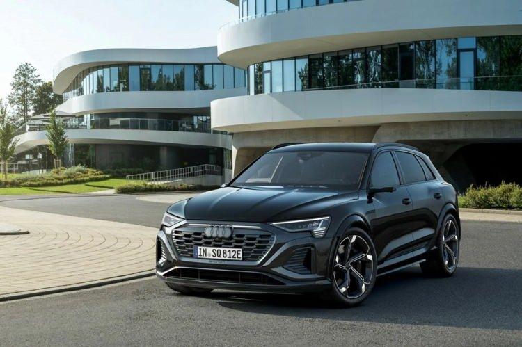 <p>Q8 e-tron'lar net 89 kWh'lık pillere sahipken, SQ8 e-tron 106 kWh'lık depolama kapasitesine sahip.</p>
<p> </p>