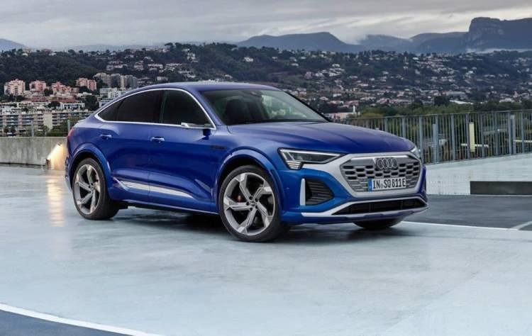 <p>En üst seviye olan Audi SQ8 e-tron ve Audi SQ8 Sportback e-tron üç elektrik motorundan aldığı güçle 496 bg (370 kW) ve 973 Nm tork üretebiliyor. </p>
