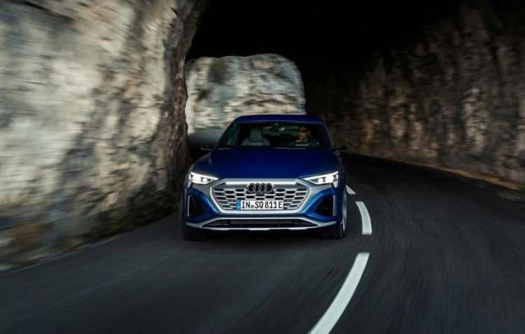 <p>Q8 e-tron SUV için 569 litre olan bagaj hacmi, Sportback için 528 litreye düşüyor. </p>
<p> </p>