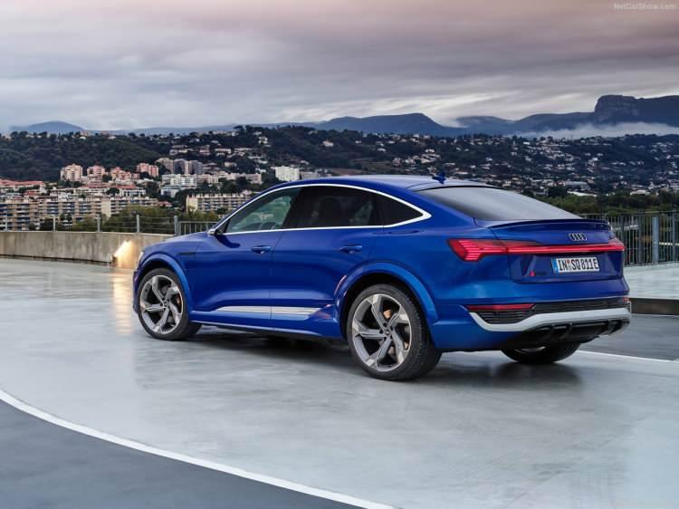 <p>WLTP verilen göre SUV modeli 491 km ve Sportback 505 km'ye kadar menzile sahip. </p>
