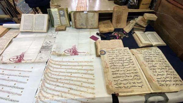 <p>Operasyonda 1 kişi gözaltına alınırken, ele geçirilen tarihi eserler, incelenmek üzere müze müdürlüğü görevlilerine teslim edildi. Gözaltına alınan şüpheli hakkında ise adli işlem başlatıldı.</p>