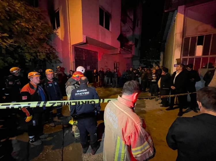 <p>Canbolat, yangının çıkış nedenine ilişkin de "İtfaiyemizin ön tespitleri sobadan kaynaklı olma ihtimalinin yüksek olduğunu gösteriyor." dedi.</p>

<p> </p>

