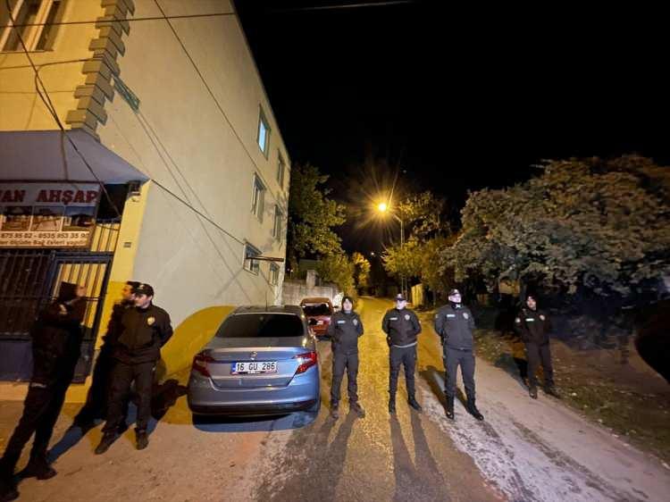 <p>Yangınla alakalı şu an devam eden herhangi şey söz konusu değil. Büyük insan olsaydı kokuyu alırdı belki kaçardı ama işte 1 yaş ile 11 yaş arası çocuklar muhtemelen de uyku saati olduğu için hareket dahi edememiş."</p>
