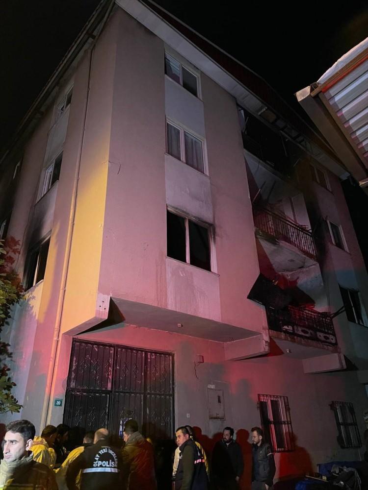 <p>Bursa Cumhuriyet Başsavcısı Ramazan Solmaz ile İl Emniyet Müdürü Tacettin Aslan da olay yerine gelerek incelemelerde bulundu.</p>
<p> </p>