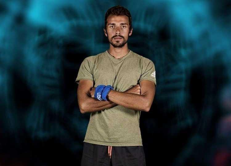 <p><strong>Canseven, "İzmir’den İstanbul’a geliş hikayesi hakkında "İstanbul’a ünlü olmak için geldim. Çocukluk dönemimde biraz kiloluydum ama herkes yüzün ne kadar güzel derdi. Ben de zayıflarsam model veya manken olurum düşüncesi ile İstanbul’a geldim" diye konuştu.</strong></p>
<p> </p>
