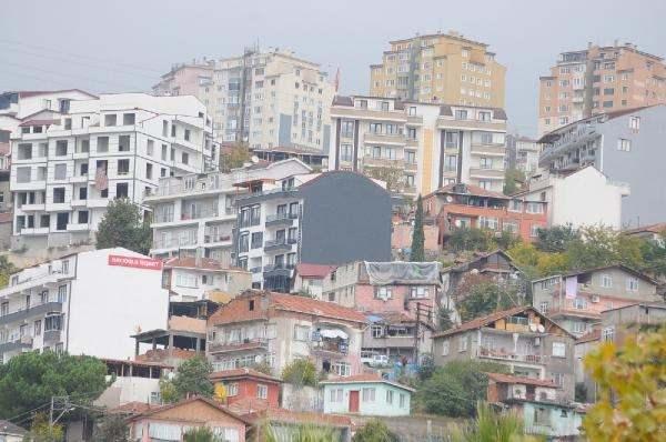 <p>Buradaki en büyük müeyyide tahliye edilmesi ve mülk sahibinin maddi, manevi zararların karşılanması olacaktır" diye konuştu.</p>