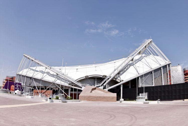 <p><strong>Uluslararası Halife Stadı</strong></p>
<p>Brezilya, Arjantin, İngiltere, İspanya, Uruguay gibi dünya futbolunun lider ülkelerini hazırlık karşılaşmalarında ağırlayan Uluslararası Halife Stadı'nın maç programı şöyle:</p>
<p>21 Kasım, TSİ 16.00: İngiltere-İran</p>
<p>23 Kasım, TSİ 16.00: Almanya-Japonya</p>