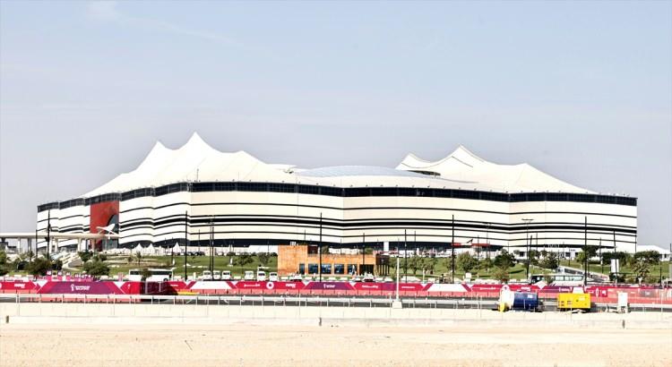 <p><strong>Açılışta dünyayı selamlayacak: Al Bayt Stadı</strong></p>
<p>Katar ile Ekvador arasında 20 Kasım'da oynanacak açılış maçında dünyayı selamlayacak Al Bayt Stadı, bölgedeki halk tarafından yüzyıllardır kullanılan "bayt al sha'ar" çadırlarından esinlenilerek tasarlandı. </p>