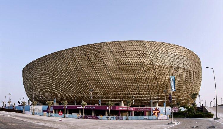 <p><strong>Şampiyonu belirleyecek stat: Lusail</strong></p>

<p>Katar'a favori olarak gelen Arjantin ve Brezilya'nın müsabakalarına da ev sahipliği yapacak Lusail Stadı'nın maç programı şöyle:</p>

<p>22 Kasım, TSİ 13.00: Arjantin-Suudi Arabistan</p>

<p>24 Kasım, TSİ 22.00: Brezilya-Sırbistan</p>

<p>26 Kasım, TSİ 22.00: Arjantin-Meksika</p>
