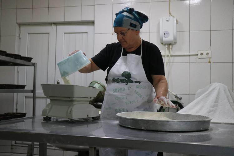 <p> Kafamda bu planım vardı fakat elimde malzemem yoktu. 'Ne yapabilirim?' diye düşünürken, depremden kalan enkazdaki tuğlalardan yararlanabileceğimi gördüm.</p>
