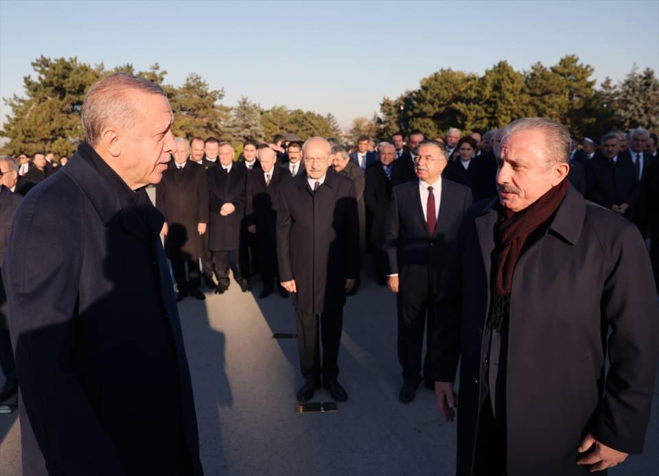 <p>Cumhurbaşkanı Recep Tayyip Erdoğan başkanlığındaki kortejde, TBMM Başkanı Mustafa Şentop, </p>

<p> </p>
