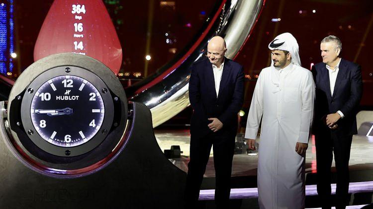 <p>FIFA, Dünya Kupası'nda forma giyecek her oyuncunun kulübüne, oyuncunun turnuvada kaldığı her gün için 10 bin Dolar para ödeyecek.</p>

