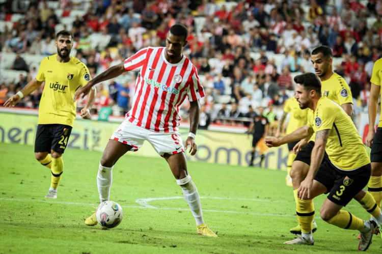 <p>5- Haji Wright<br />
<br />
Antalyaspor'un formda golcüsü Haji Wright, B Grubu'nda oynayacak Amerika Birleşik Devletleri'nin maçlardaki hücum silahı olacak.<br />
</p>