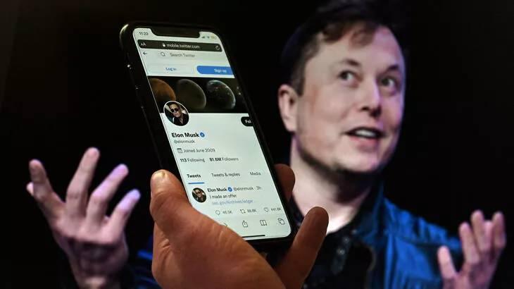 <p><strong>''7.99 dolara Twitter Blue üyesi olan herkese mavi tik dağıtmaya başlayan Twitter, sonrasında önemli problemler yaşanmasına yol açtı''</strong></p>

<p>Elon Musk 44 milyar dolara Twitter’ı satın aldı ve satın aldıktan sonra da oldukça enteresan şeyler yapmaya başladı. Biliyorsunuz çok yakın bir zamanda da Twitter Blue isimli bir hizmeti 7.99 dolara çekerek, bu hizmetin içerisine bir de <strong>'mavi tik'</strong> hizmetinin dahil edileceğini duyurdu. Bu arada Twitter Blue şu an sadece Amerika Birleşik Devletleri ve 4 farklı ülkede kullanılabiliyor. 7.99 dolara Twitter Blue üyesi olan herkese mavi tik dağıtmaya başlayan Twitter, sonrasında önemli problemler yaşanmasına yol açtı. </p>
