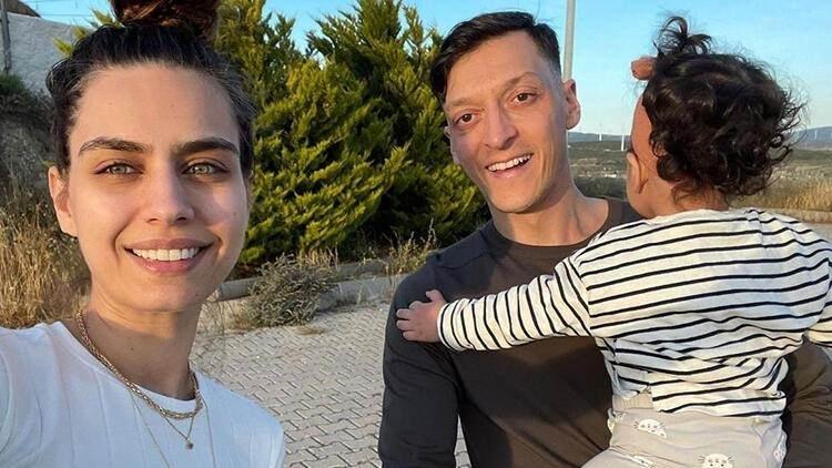 <p><strong>2019 yılında dünyaevine giren Futbolcu Mesut Özil ile 2014 Türkiye Güzeli Amine Gülşe, ikinci bebeklerine geçtiğimiz günlerde kavuştu. </strong></p>
