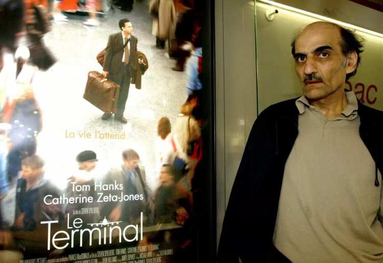 <p>Nasseri, 1999'da Fransa'da mülteci statüsü ve oturma izni almış fakat herhangi bir resmi belgesi olmadığı için sınır dışı edilememiş, bu nedenle 2006 yılına kadar Paris-Charles de Gaulle Havalimanı'nda yaşamıştı.</p>