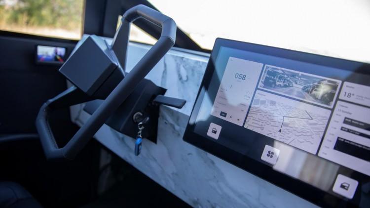 <p>Elektrikli Tesla Cybertruck pikap ilk olarak 2019'da tanıtıldı.</p>
