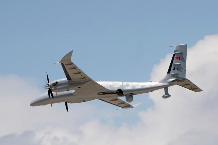 <p><strong>BOYNUZ KULAĞI GE&Ccedil;Tİ&nbsp;</strong></p>

<p><strong>​</strong></p>

<p>Sungur f&uuml;zesi ROKETSAN tarafından geliştirildi ve hem araca monteli hem de tek erin kullanılabileceği bir yapıda tasarlandı. T&uuml;rkiye bu alandaki ihtiyacını uzun yıllar boyunca&nbsp;ABD&nbsp;yapımı Stinger f&uuml;zelerini kullanarak gideriyordu.</p>
