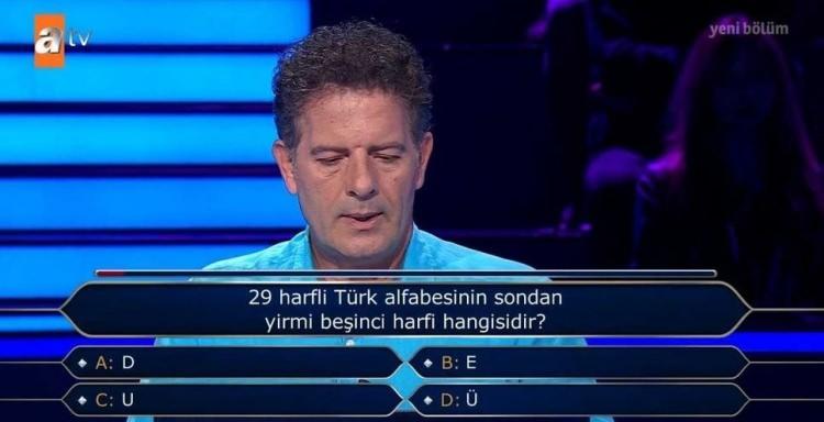 <p><span style="color:#B22222"><strong>3 bin TL'lik üçüncü sorudaki alfabe sorusunu yanlış yanıtlayan Aytun 2 bin TL alıp yarışmaya veda etti.</strong></span></p>
<p> </p>