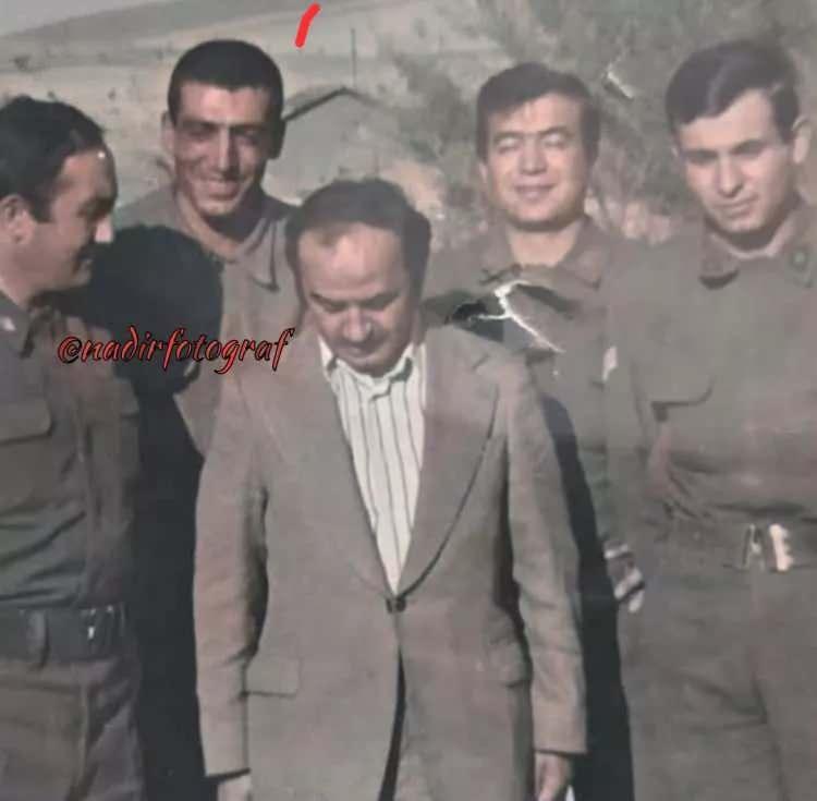 <p>Türk arabesk ve halk müziği sanatçısı Müslüm Gürses'in bilinmeyen askerlik fotoğrafı. Ankara 1973</p>

<p> </p>
