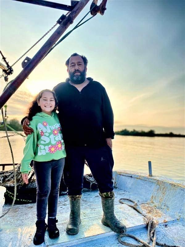 <p> Tekne kızımla aynı yaşta. Yeniden kızımla beraber yeni heyecanlar yaşayacağımız yolculuklar yapacağız inşallah" ifadelerini kullandı.</p>
