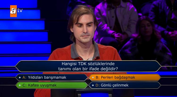 <p><span style="color:#000000"><strong>Eğer yanıt verseydi B Şıkkı diyeceğini söyleyen yarışmacı cevabın C Şıkkı olduğunu görünce derin bir nefes aldı. </strong></span></p>
